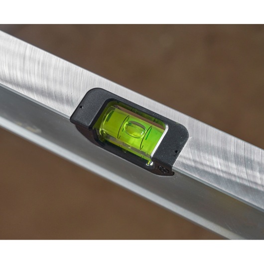 STANLEY FMHT43675-1 level close-up showing green vial and silver frame, product photography.