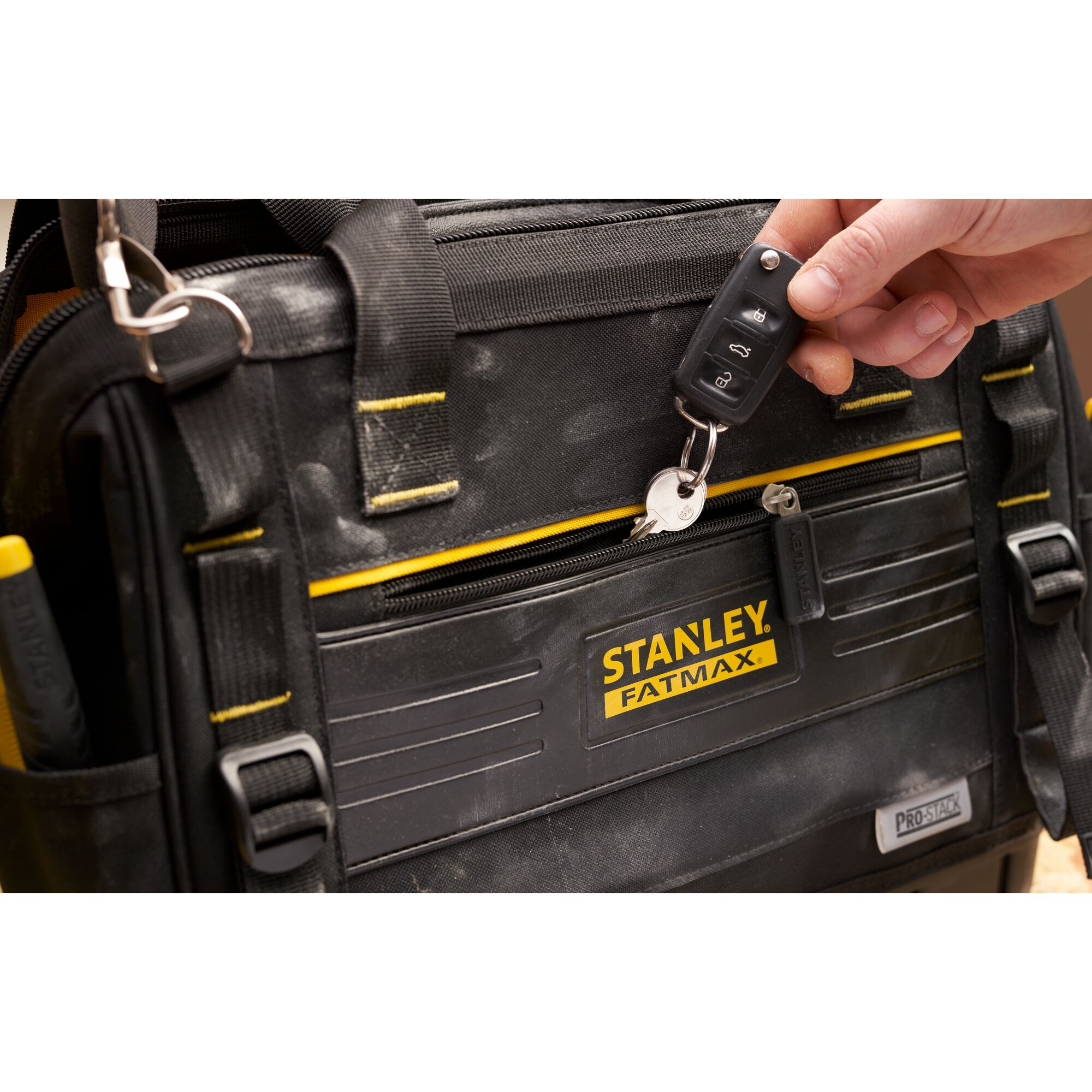 BOLSA FECHADA FATMAX® PRO-STACK™ | STANLEY