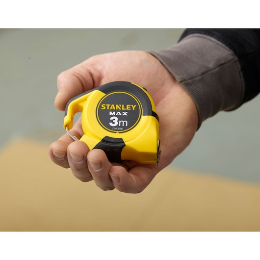 Photo of STANLEY STHT0-36121 MAX 3m yellow and black tape measure held in hand.
