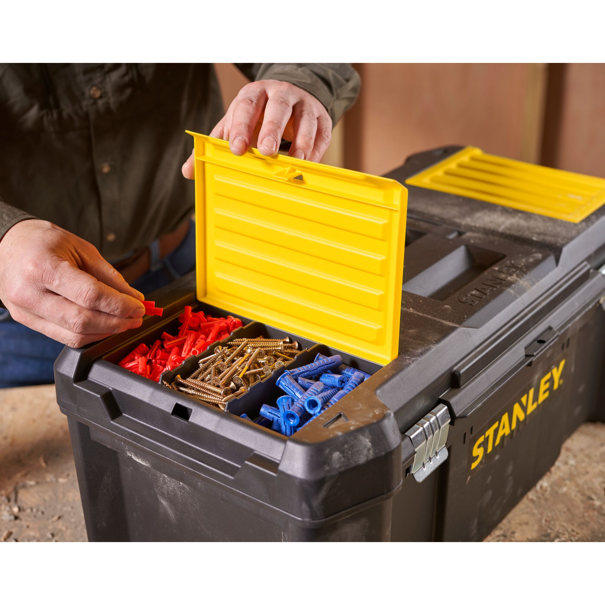 CAIXA DE FERRAMENTAS ESSENTIAL 26”/67cm | STANLEY