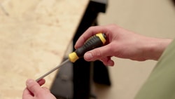 Video STANLEY® Slotted Flared CUSHION GRIP™ Screwdrivers